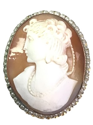 Lot 303 - GROUP OF VICTORIAN AND VINTAGE COSTUME JEWELLERY