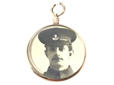 Lot 304 - GOLD PICTURE LOCKET