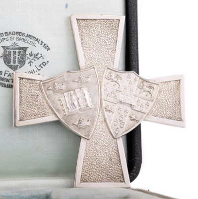 Lot 111 - GEORGE V SILVER HERALDIC MEDAL