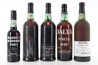 Lot 259 - 5 BOTTLES OF PORT