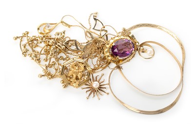 Lot 614 - GROUP OF CHAINS AND PENDANTS