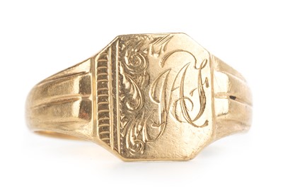Lot 616 - NINE CARAT GOLD SIGNET RING