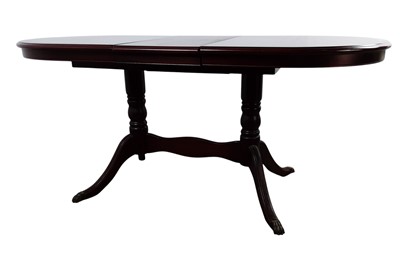 Lot 589 - REPRODUCTION MAHOGANY OVAL DINING TABLE