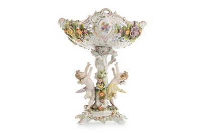 Lot 1340 - SITZENDORF PORCELAIN CENTREPIECE