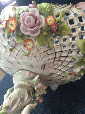 Lot 1340 - SITZENDORF PORCELAIN CENTREPIECE
