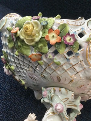 Lot 1340 - SITZENDORF PORCELAIN CENTREPIECE