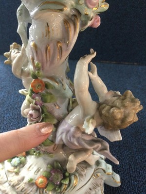 Lot 1340 - SITZENDORF PORCELAIN CENTREPIECE