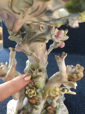 Lot 1340 - SITZENDORF PORCELAIN CENTREPIECE