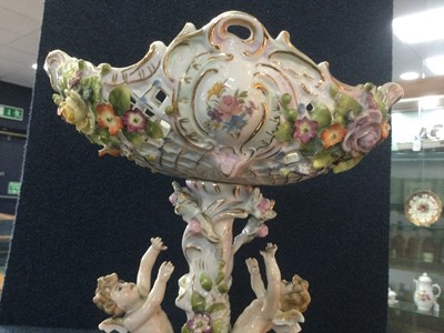 Lot 1340 - SITZENDORF PORCELAIN CENTREPIECE