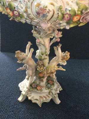 Lot 1340 - SITZENDORF PORCELAIN CENTREPIECE