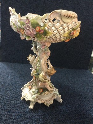 Lot 1340 - SITZENDORF PORCELAIN CENTREPIECE