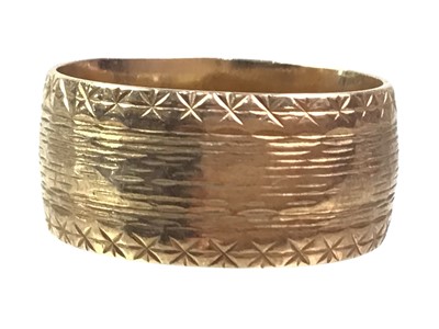 Lot 527 - WEDDING BAND