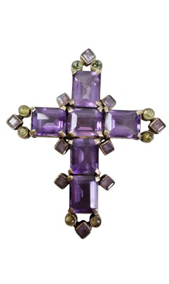 Lot 561 - CROSS PENDANT ON CHAIN AND EARRINGS SET