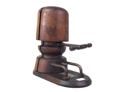 Lot 11 - HAT BLOCK / STRETCHER