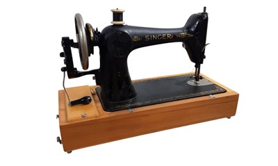 Lot 163 - VINTAGE SEWING MACHINE