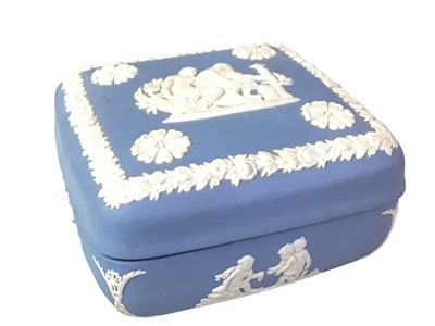 Lot 174 - WEDGWOOD JASPER WARE PILL BOX