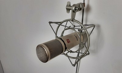 Lot 1048 - SE ELECTRONICS CARDIOID CONDENSER MICROPHONE