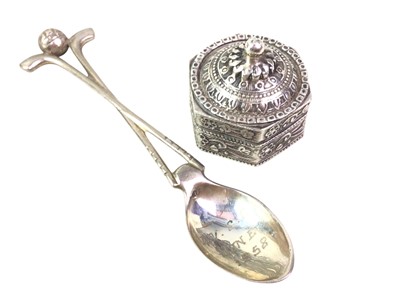 Lot 51 - SILVER GOLF SPOON