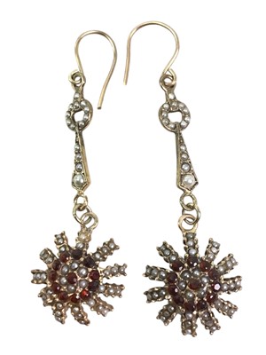 Lot 198 - PAIR OF EARRINGS