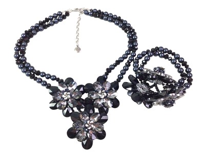 Lot 215 - GROUP OF COSTUME JEWELLERY