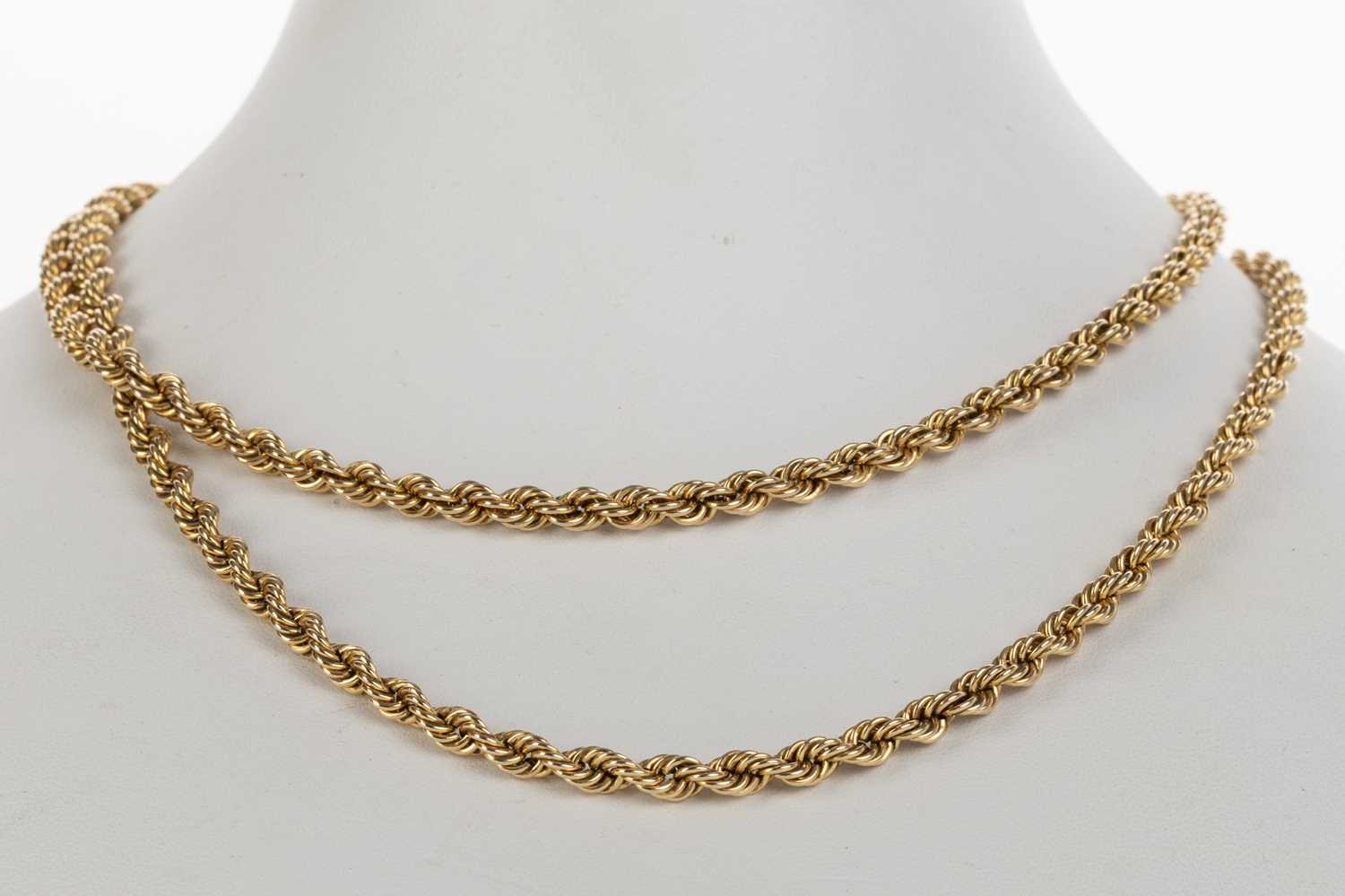 Lot 428 - ROPE TWIST CHAIN