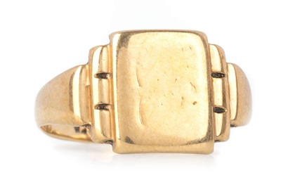 Lot 456 - SIGNET RING