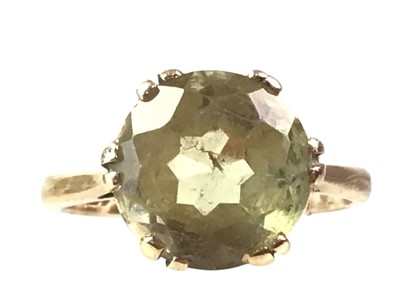 Lot 307 - GEM SET RING