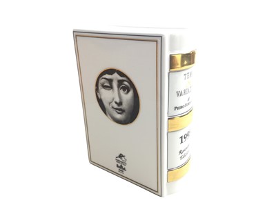 Lot 325 - GROUP OF CERAMICS AND GLASSWARE