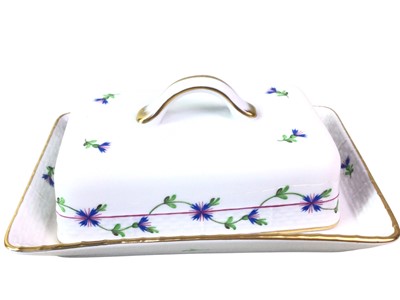 Lot 394 - GROUP OF CERAMICS