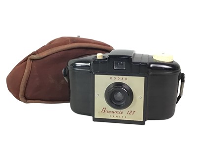 Lot 396 - GROUP OF VINTAGE CAMERAS