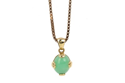 Lot 413 - GREEN HARDSTONE PENDANT ON CHAIN