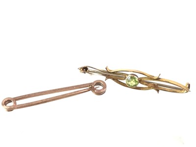 Lot 371 - VICTORIAN AGATE SET LUCKENBOOTH BROOCH