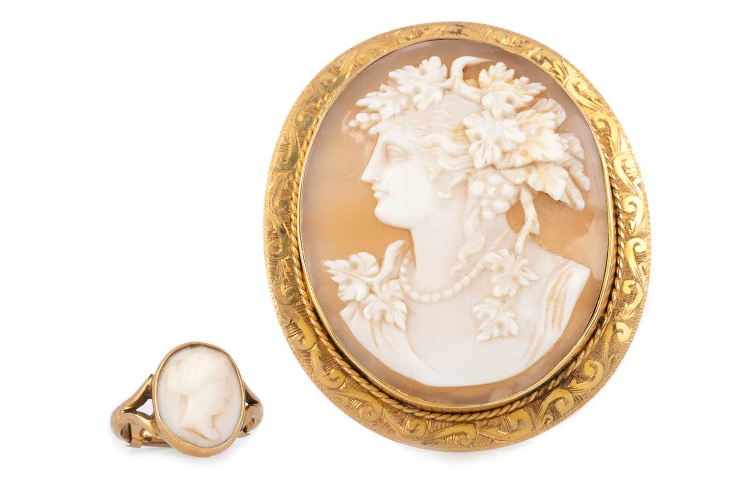 Lot 462 - VICTORIAN CAMEO BROOCH