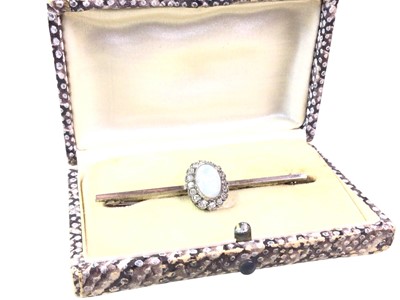 Lot 479 - MOONSTONE NECKLACE AND AN OPAL BAR BROOCH