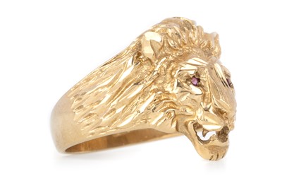Lot 469 - LION HEAD RING