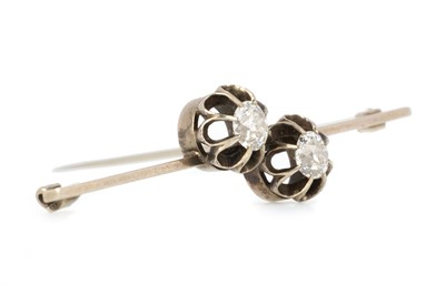 Lot 475 - DIAMOND TWO STONE BAR BROOCH