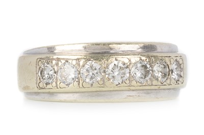 Lot 476 - DIAMOND SEVEN STONE RING