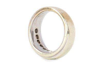 Lot 476 - DIAMOND SEVEN STONE RING