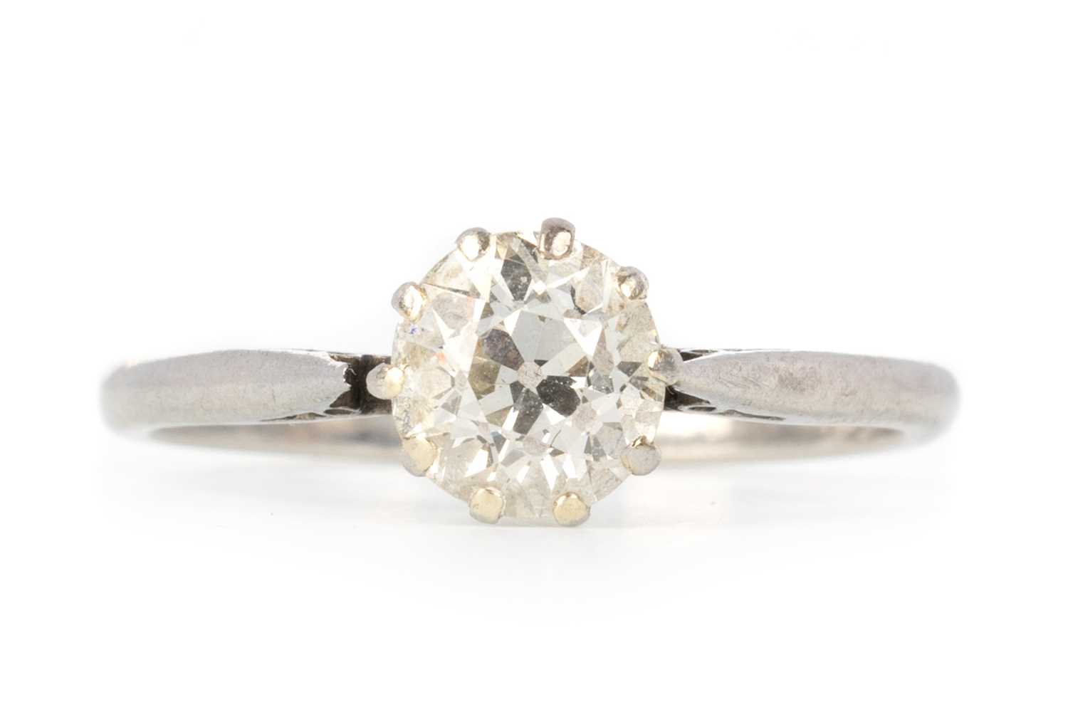 Lot 477 - DIAMOND SOLITAIRE RING