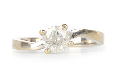 Lot 479 - DIAMOND SOLITAIRE RING