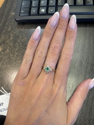 Lot 480 - EMERALD AND DIAMOND RING