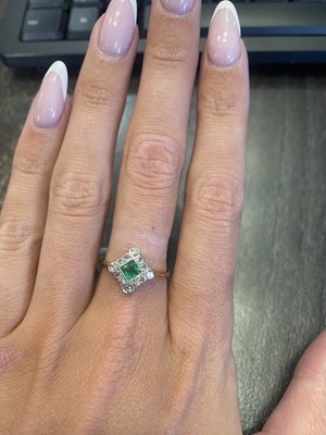 Lot 480 - EMERALD AND DIAMOND RING