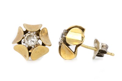 Lot 481 - PAIR OF DIAMOND EARRINGS