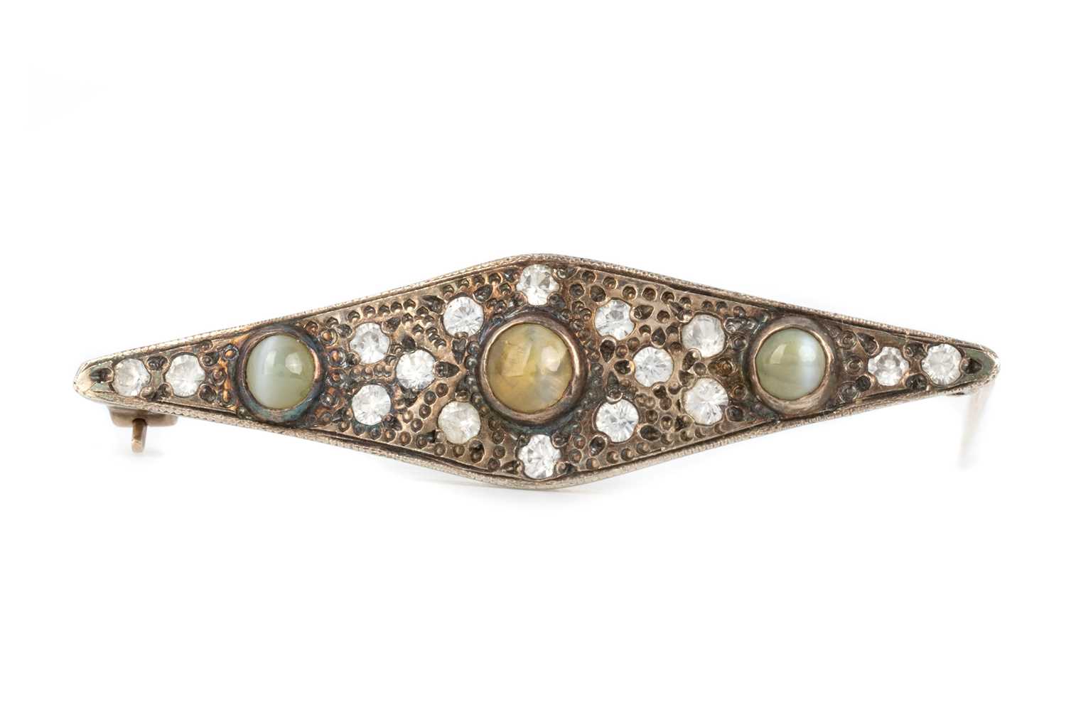 Lot 482 - GEM SET BROOCH