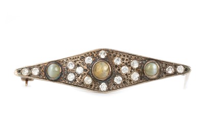 Lot 482 - GEM SET BROOCH
