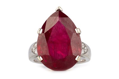 Lot 486 - SYNTHETIC RUBY AND DIAMOND RING