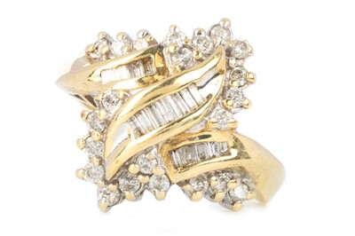 Lot 487 - DIAMOND CLUSTER RING