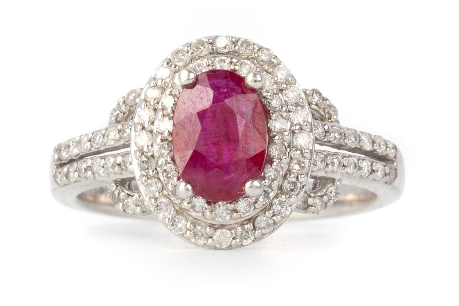 Lot 491 - RUBY AND DIAMOND RING