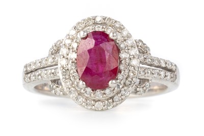 Lot 491 - RUBY AND DIAMOND RING