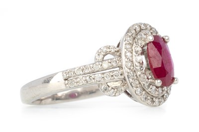 Lot 491 - RUBY AND DIAMOND RING
